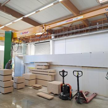 Potence articulée motorisée chez Batiement Associé