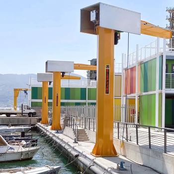 Potence portuaire de quai à rotation motorisée