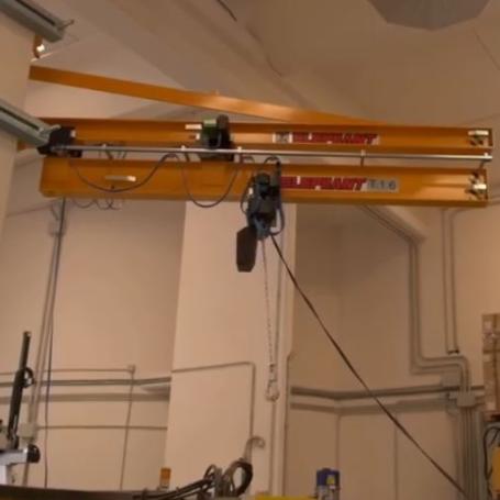 Les potence de levage avec bras extensible sont des solutions compactes très utiles pour les espaces limitées