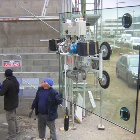 Palonnier à ventouses de chantier autonome pour vitrages