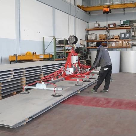 Palonnier à ventouses téléscopique pour métal