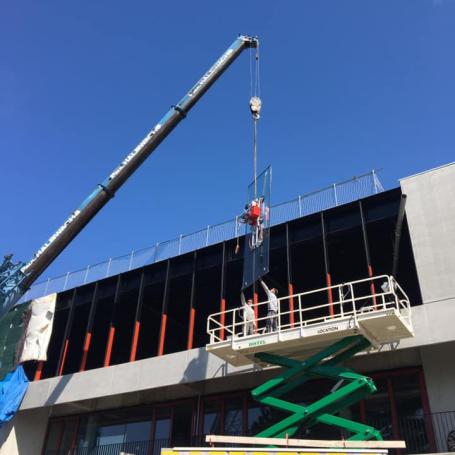 Palonnier à ventouses de chantier autonome pour vitrages