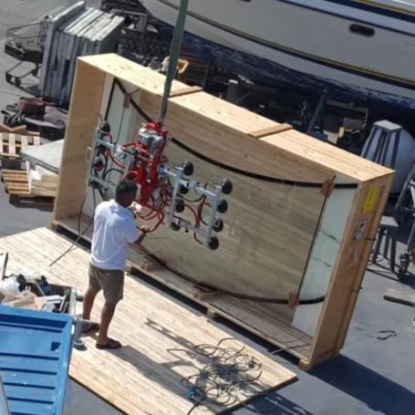 Palonnier à ventouses pour la manutention de verre courbe et bombé