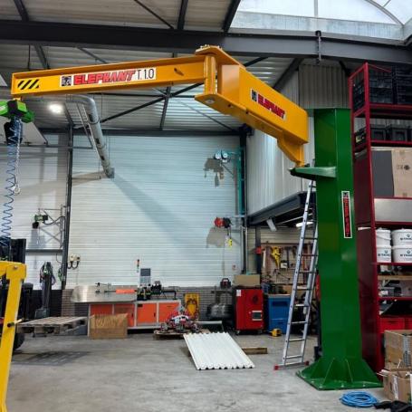Potence de levage articulée pour atelier industriel