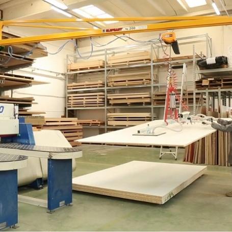 Potence de levage avec flèche en profil creux