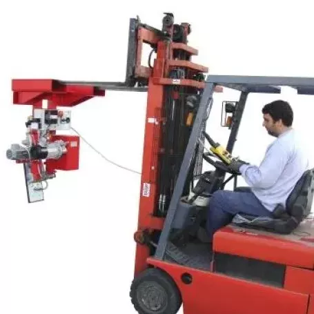 Palonnier à ventouses basculant pour chariot élévateur